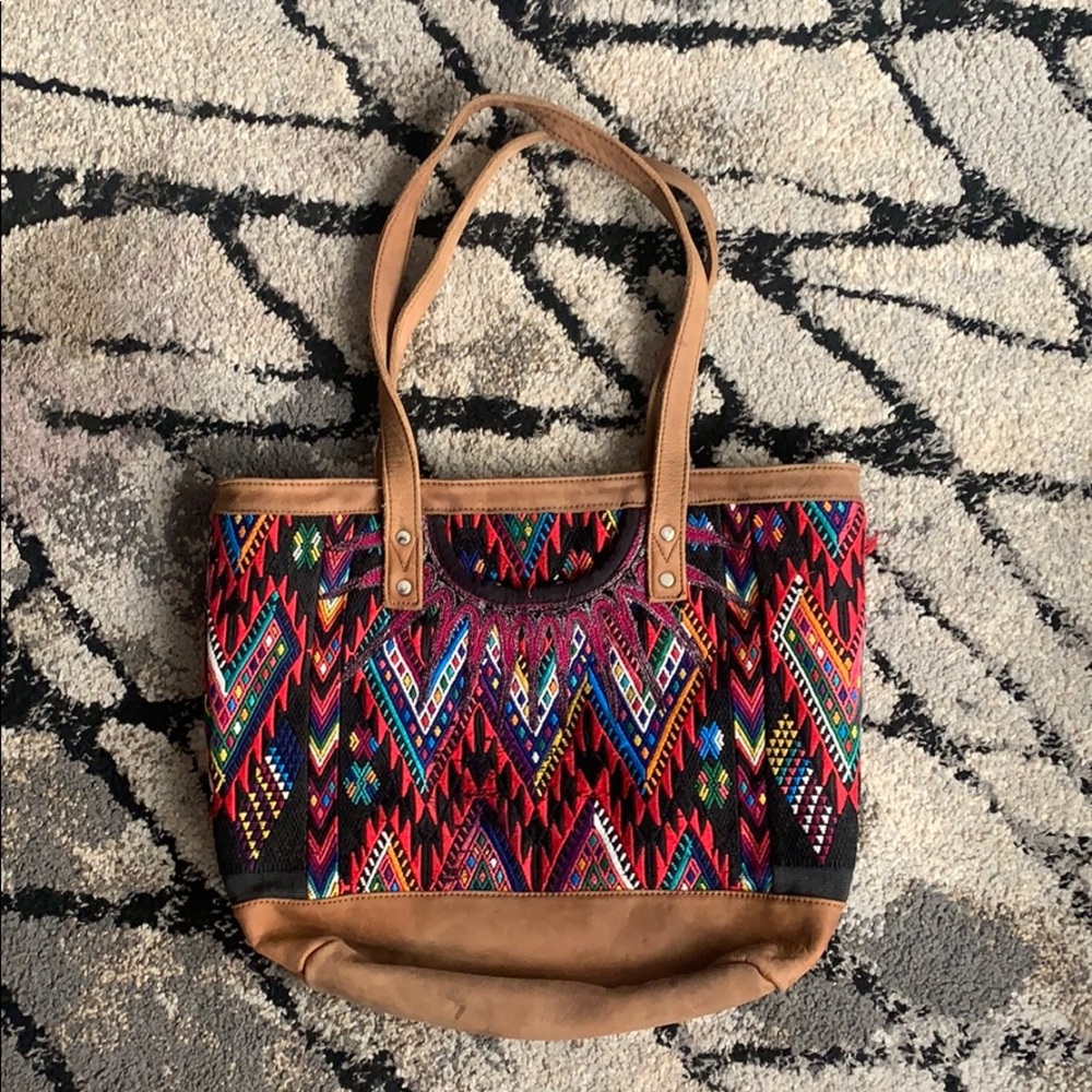 🌻GUC Nena & Co Shoulder Tote🌻